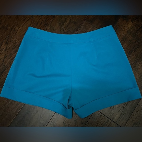 Trina Turk Dressy Cuffed Shorts Teal Blue Gently Used Dry Cleaned Size 4 - Picture 3 of 7
